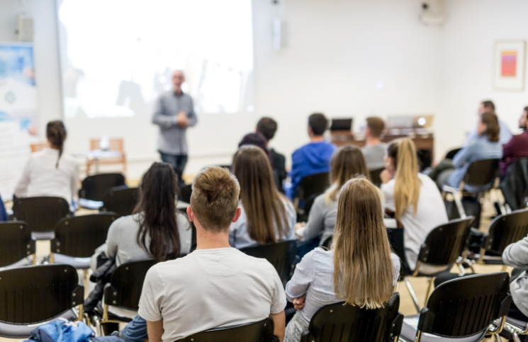 In een brandbrief roept het Nederlandse bedrijfsleven het kabinet op om af te zien van de voorgenomen bezuinigingen op onderwijs en innovatie